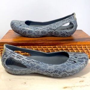 Crocs Kadee Gray Snake Digital Print Flats Size 8